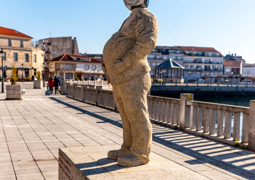 Escultura (O Momo), Vilanova de Arousa