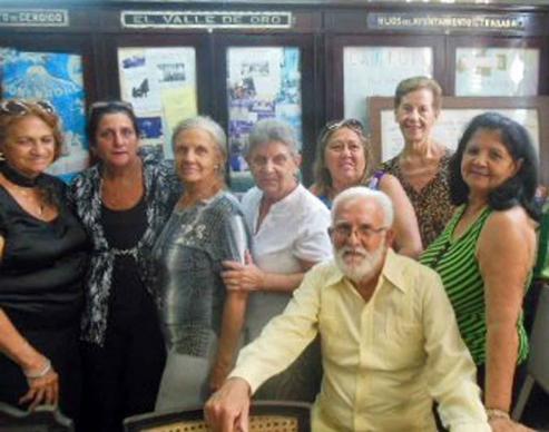 La sociedad gallega O Valadouro celebró, en un lluvioso día, sus 112 años desde que 29 emigrantes de Alfoz y O Valadouro fundaran el 1 de septiembre de 1907 su sociedad en la capital cubana.
