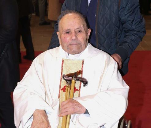 Dositeo Valiñas celebra sus bodas de diamante sacerdotales // Con 98 años es el cura de Ribadumia, donde participa en numerosas iniciativas sociales // Conoció al papa Juan Pablo II en Roma y a seis arzobispos de Santiago.
