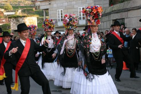 El baile en honor a San Sebastián, del que hay noticias de mediados del silgo XVII, se celebró este mediodía en la parroquia canguesa.