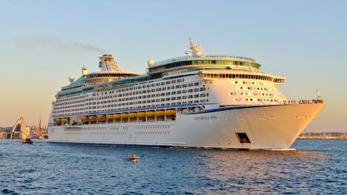 El megacrucero de Royal Caribbean Explorer of the Seas atracaba esta mañana en la primera de sus cuatro escalas en la ciudad