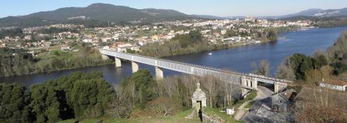 El puente viejo de Tui es ya un símbolo de la ciudad y de las relaciones con la vecina Valença.