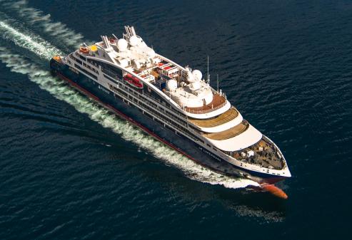 El crucero "boutique", LE CHAMPLAIN hace escala en el puerto de Vigo, en su viaje inaugural.