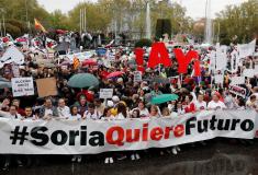 La manifestación, que se inició en las inmediaciones de la Plaza de la Colón con un minuto de silencio por la España Vaciada y una estruendosa tamborrada del Bajo Aragón, ha sido eminentemente ciudadana.
