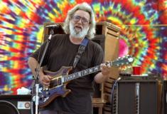 Jerry Garcia durante un concierto del grupo Grateful Dead en 1970.   