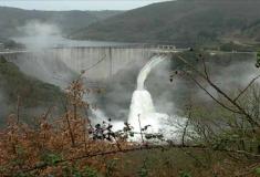 Natural de Mondoñedo, Viñas trabajo en las obras de construcción del mayor embalse hidroelectrico del Miño, durante los dos años previos a su inauguracion por Franco.