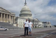 Manuel Rial y Francisco Castro Freijo, ante el Capitolio de Washington. EE UU.