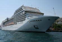 Las gigantescas proporciones del mega-crucero Anthem of the Seas vuelven a presidir hoy el muelle de trasatlánticos de Vigo