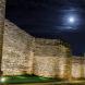 Xa que e tempo do (Arde Lvcvs), unha nocturna da Muralla de Lugo, e o fondo a Catedral