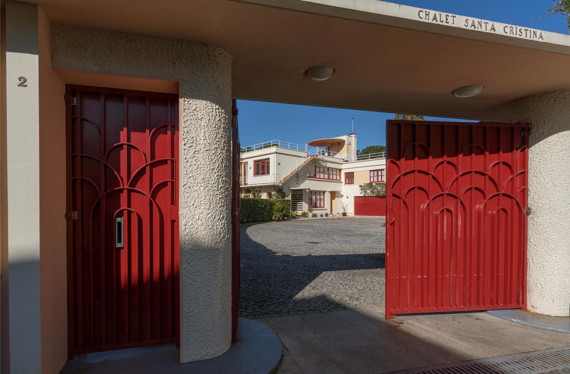 La familia propietaria de la Casa Cervigón desmiente la venta de su chalé en Oleiros a Richard Gere, como publicó «Semana»