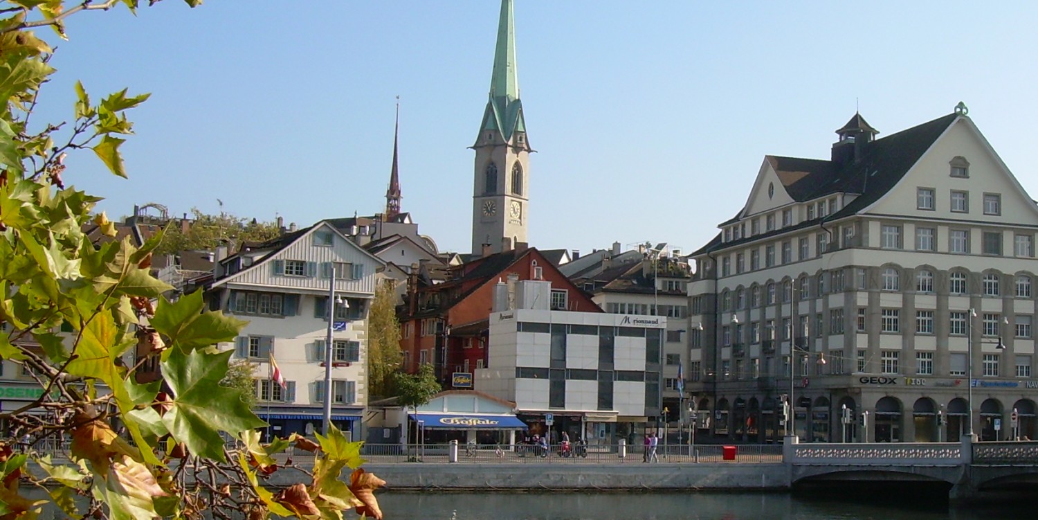 Actualidad: un Español que Vive en Suiza Explica Cuánto Dinero Gana Trabajando Como Camarero en Este País: «puede Andar Entre Los…»