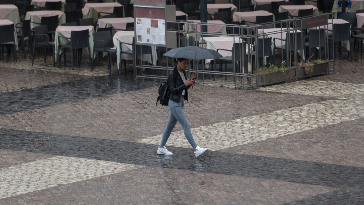 Aemet Avisa de que el Temporal de Lluvias en Valencia se va a Prolongar «gran Parte» de la Próxima Semana