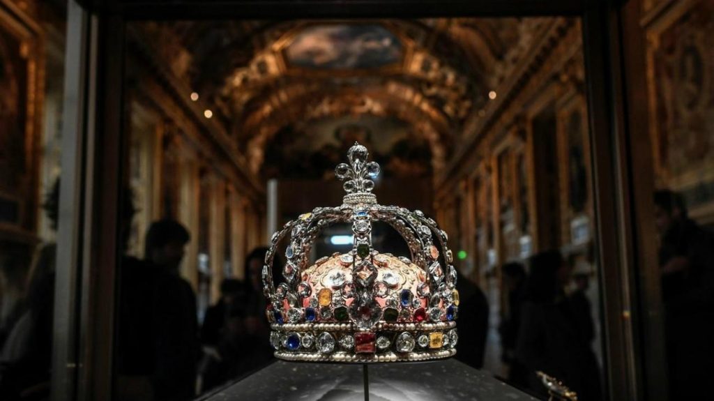 Así é a Galería Apolo do Museo do Louvre, o escenario do roubo das xoias de Napoleón