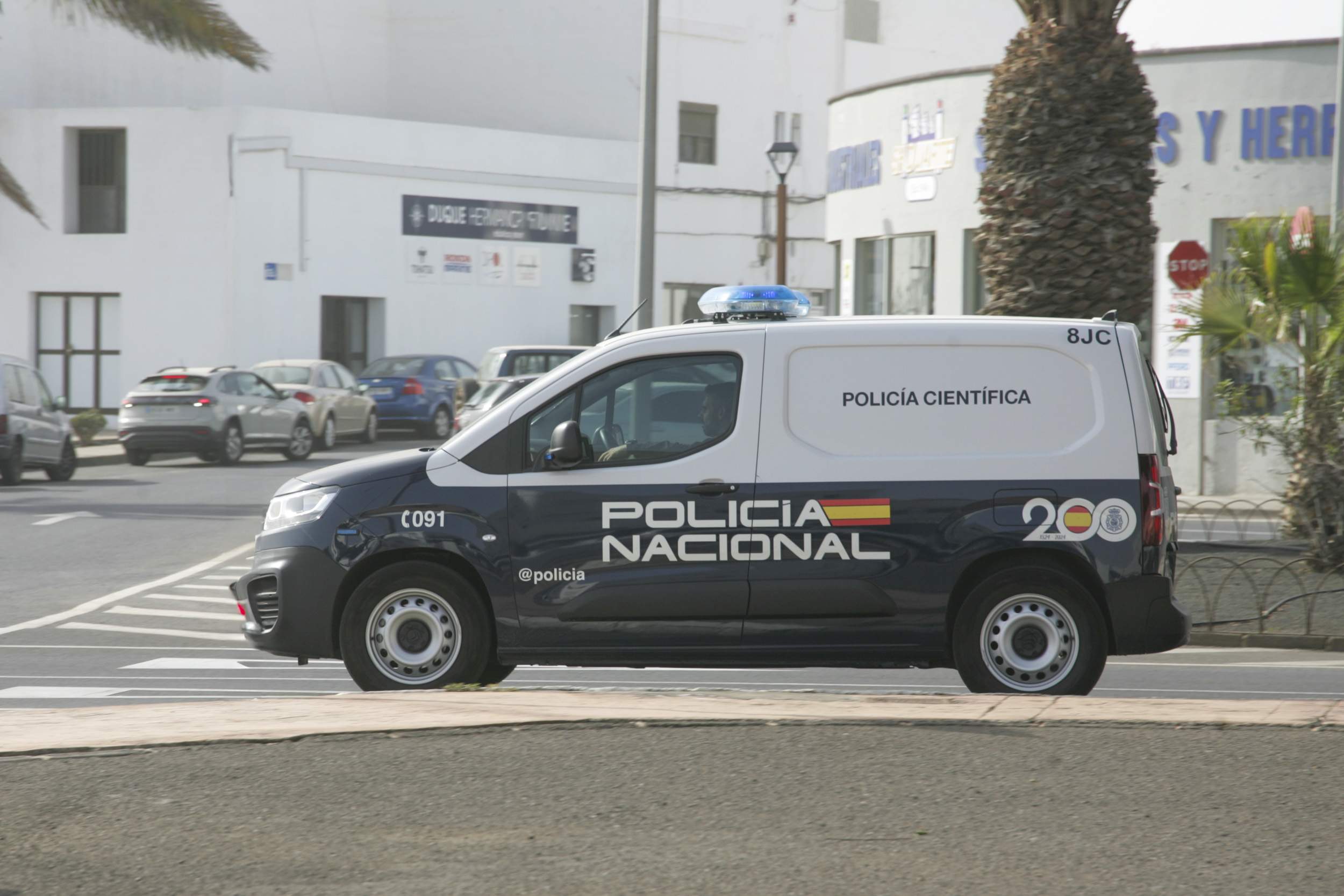 Última hora: la Policía Nacional Evita Altercados en una Concentración no Autorizada de Vito Quiles en la Universidad de Valencia