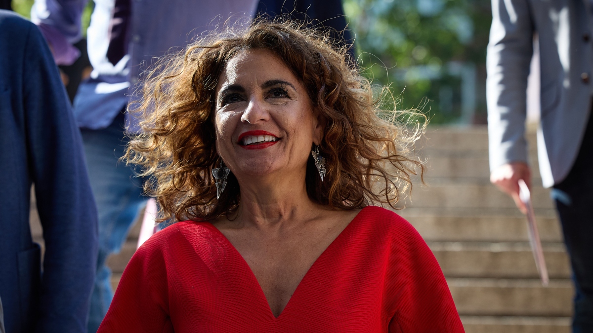 María Jesús Montero Exige a la Junta de Andalucía «soluciones Efectivas» con el Cribado Además de «la ‘palmaíta’ en la Espalda» a las Mujeres