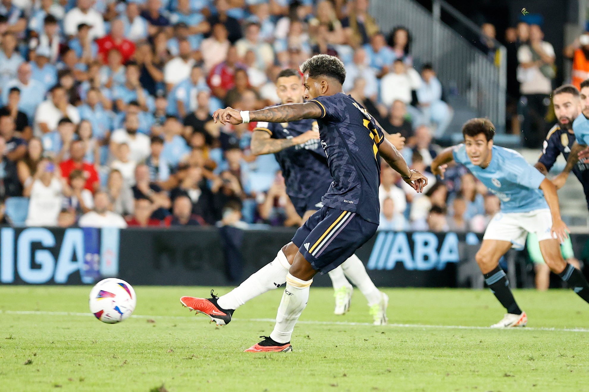 Última hora: Ancelotti Llama a Vitor Roque con Brasil y se Olvida de Antony