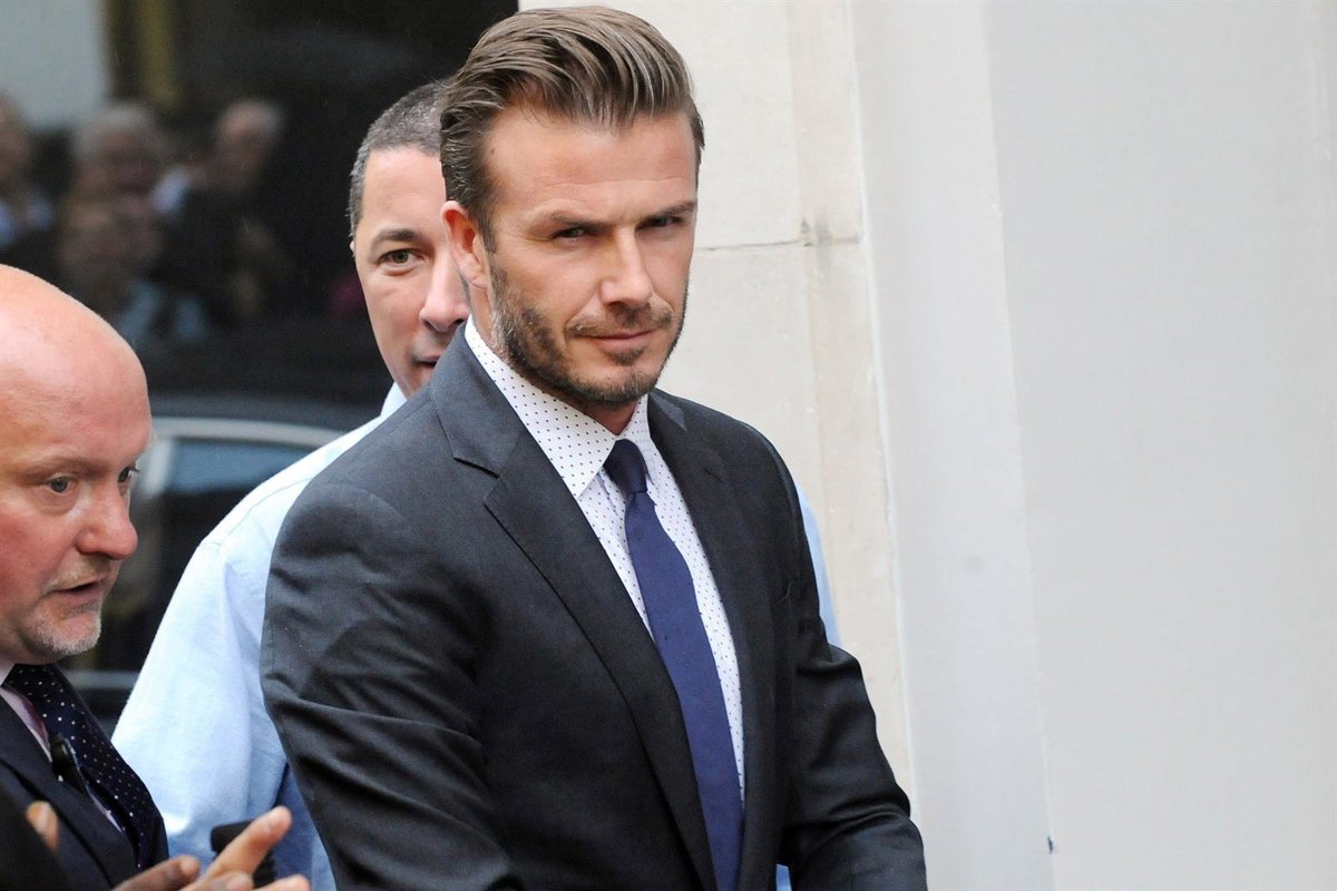 David Beckham, Investido Caballero por el rey Carlos iii