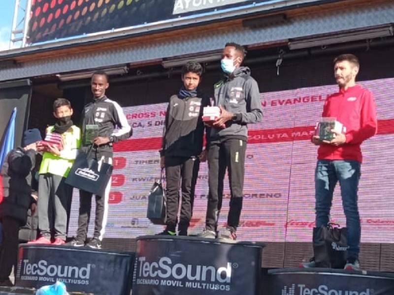 Análisis: Kwizera, Ndikumwenayo y Winfred Yavi Lideran la élite Internacional del Cross de Itálica 2025