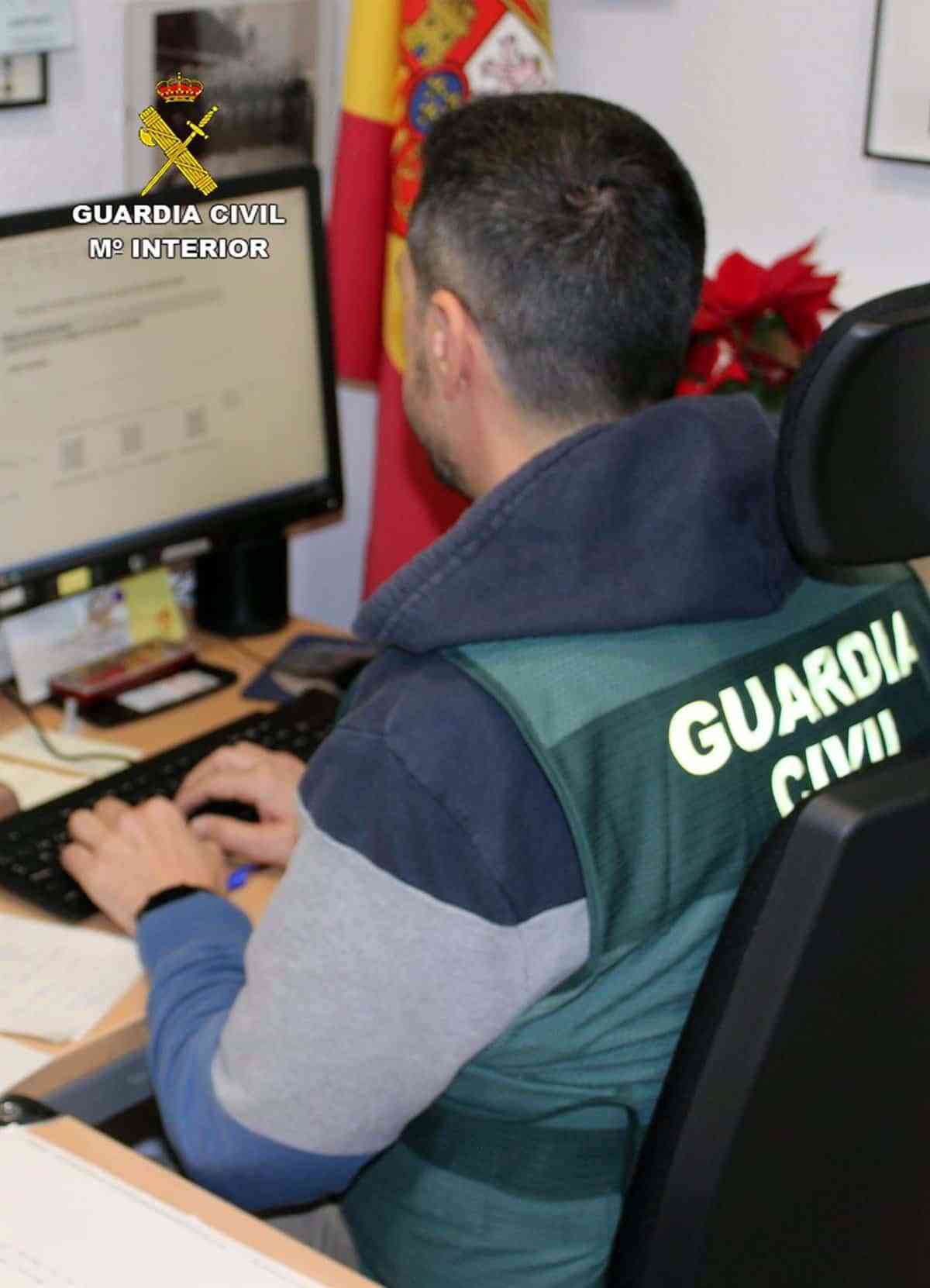 la Guardia Civil Investiga a Cuatro Personas por una Estafa de 6.000 Euros en la Compraventa de un Camión en Internet