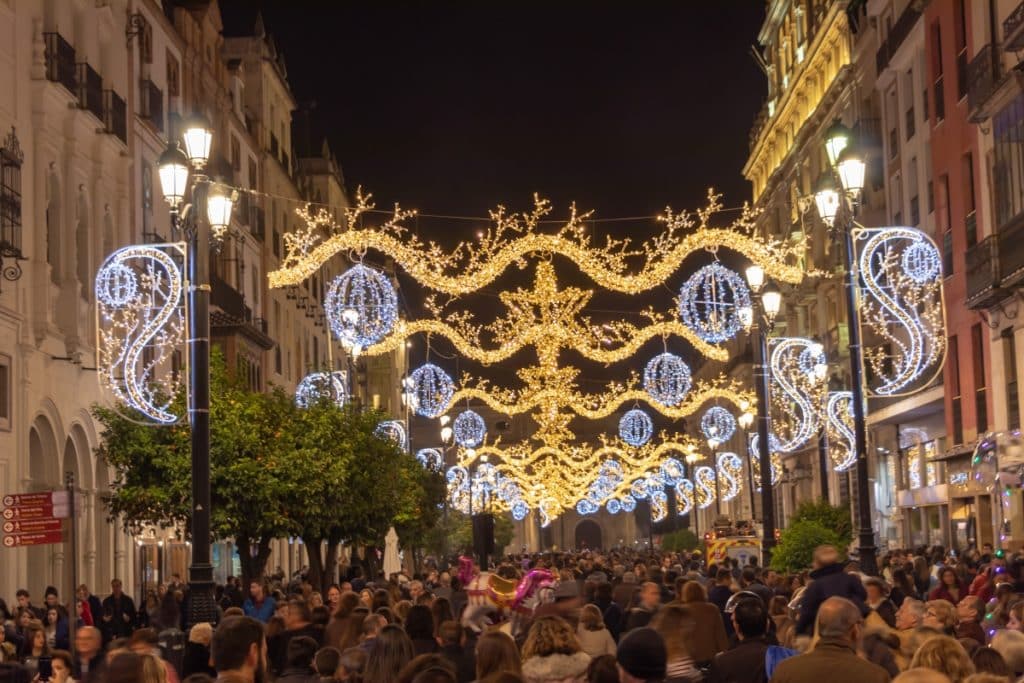 Actualidad: Luces de Navidad en Sevilla: a Qué Hora se Encienden, Dónde Están las Calles Iluminadas y árboles
