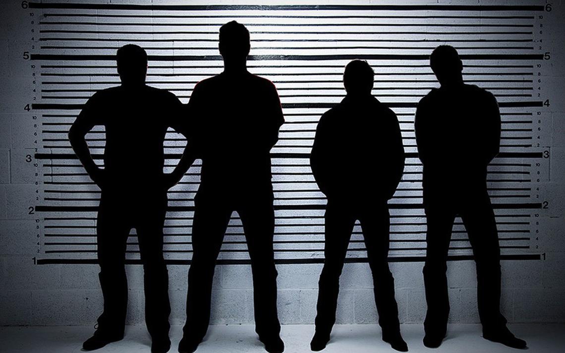 la Policía Busca a Cuatro Sospechosos por el Robo de Más de 600 Objetos del Imperio Británico de un Museo de Bristol