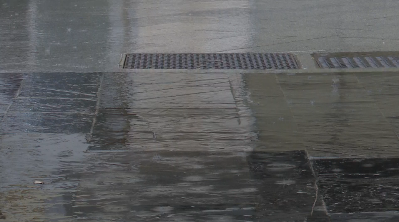 la Aemet Activa la Alerta Roja en Málaga y Envía un Aviso a Móviles por Lluvias y Tormentas