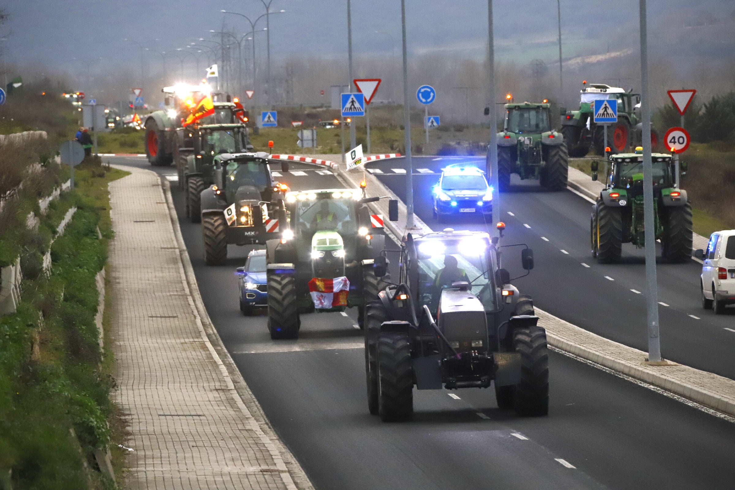 Última hora: Unos 400 Tractores Protestan  Para Exigir Control Sobre la Fauna Salvaje en Cataluña