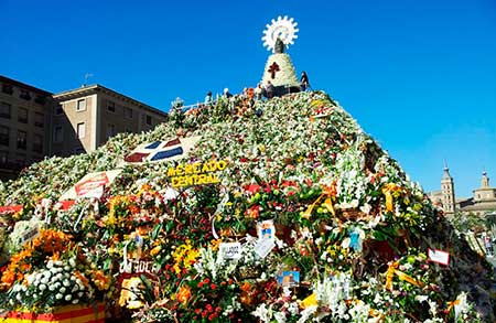 Última hora: la Ofrenda Floral a Unamuno Reivindica su Legado Como Rector de la Universidad de Salamanca