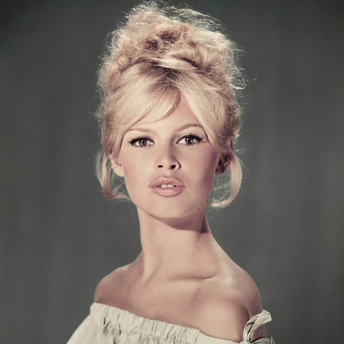 Actualidad: en Rolls, con Brigitte Bardot, Camino de Saint-tropez y Escuchando a los Beatles
