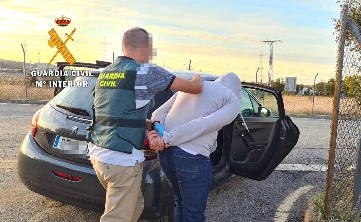 la Guardia Civil Desarticula una red que Estafó a 121 Personas a Través de Internet con Víctimas en Toledo y Albacete