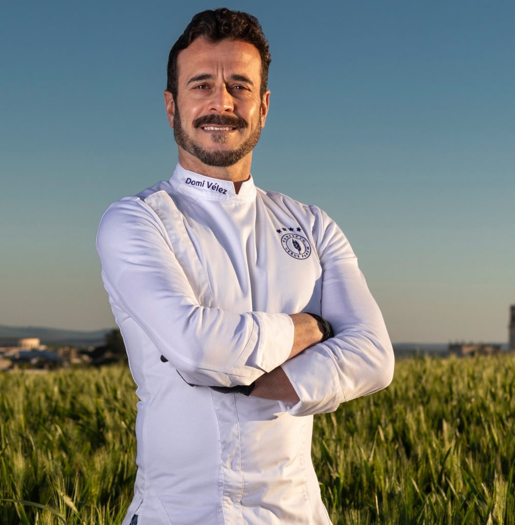 Domi Vélez estalla contra os que din que o pan engorda: «o que engorda é a merda que poñen por aí»