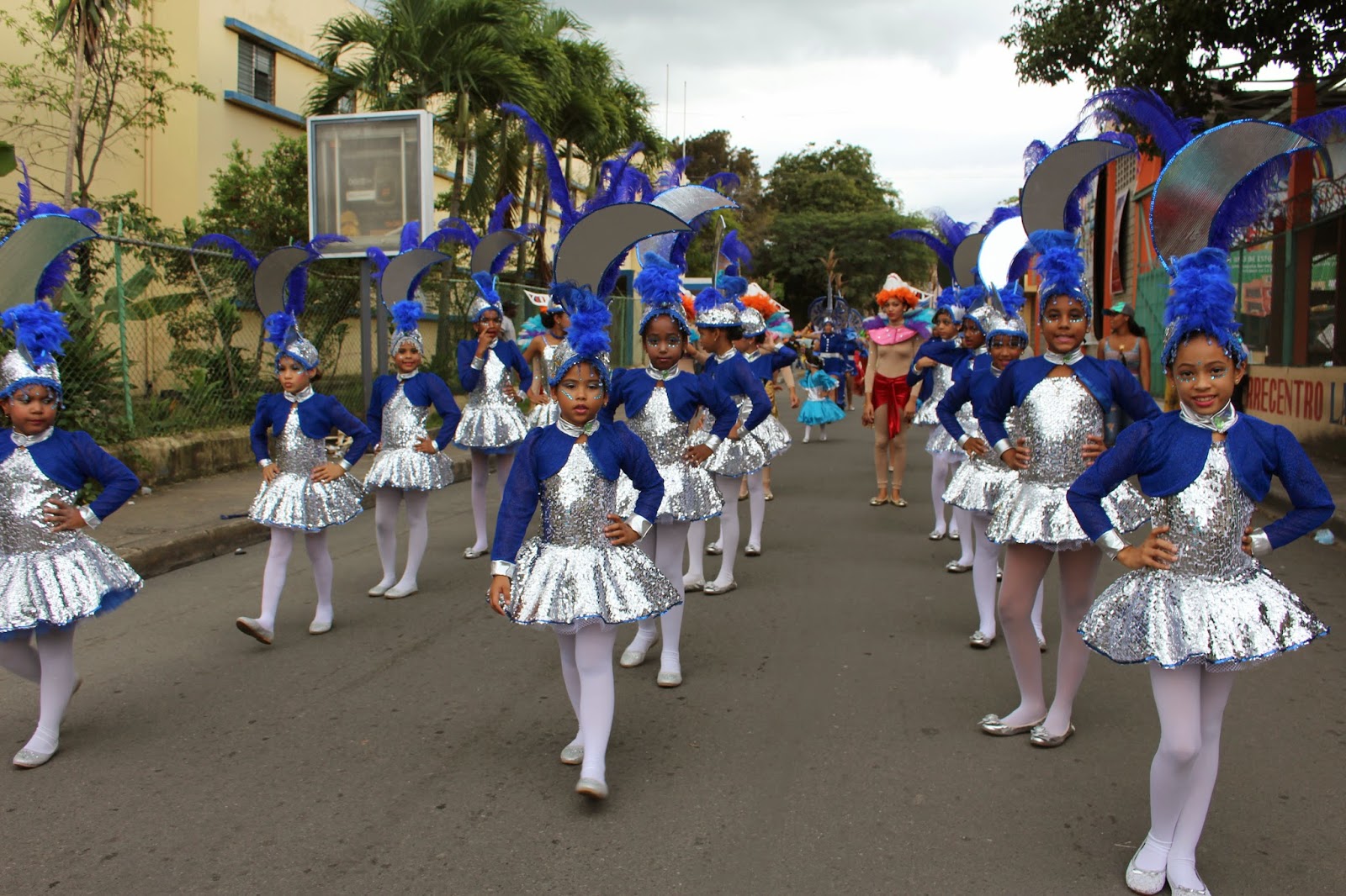 la Comparsa ‘las Mariposas’ de Punta Umbría Dedica el Primer Pasodoble al Accidente de Adamuz en el Coac: «el Pueblo Salva al Pueblo»
