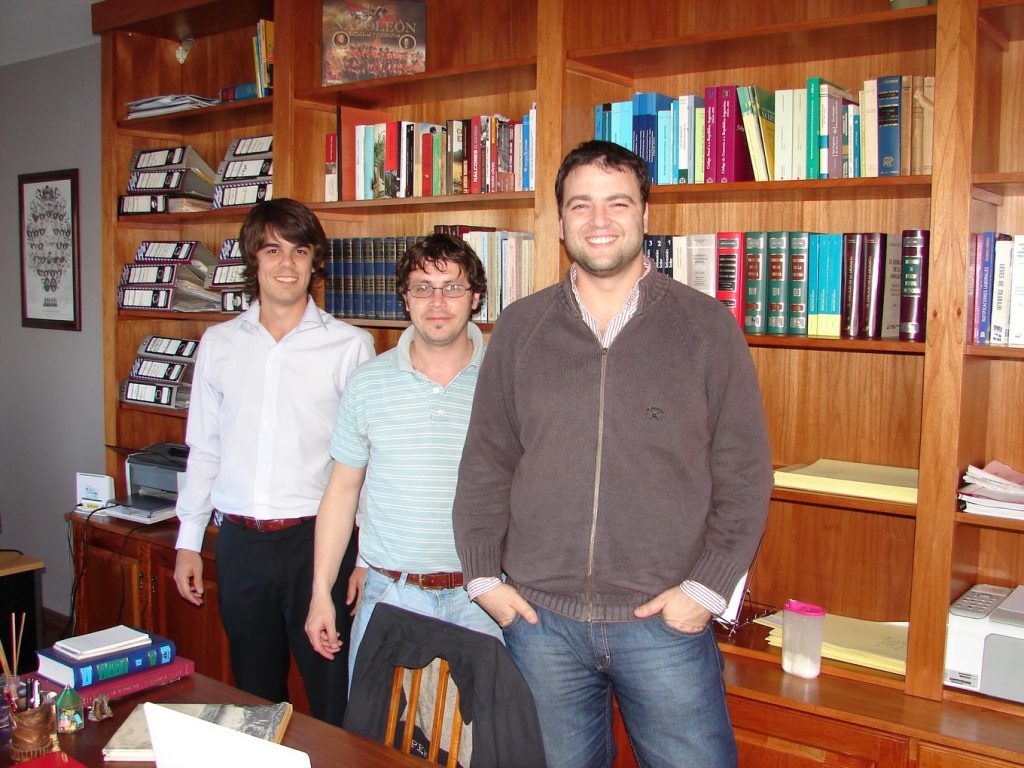 TÍTULO: Análise: o Equipo Xurídico de Julio Iglesias móstrase «satisfeito» co Arquivo da Investigación