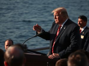 Trump advierte de severas consecuencias si Irán mina el estrecho de Ormuz