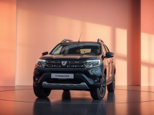 Dacia presenta su plan estratégico de cara a 2030 junto al nuevo Striker