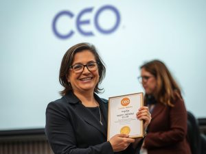 La CEO de Ourense distingue a Ana María Méndez con el primer premio "Impulsa Marisol Nóvoa"