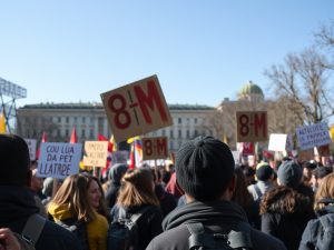 Insultar o boicotear una manifestación del 8-M puede salir caro: hasta 30.000 euros de multa e incluso cárcel