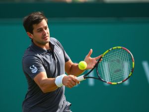 Alcaraz necesita tres sets para doblegar a Rinderknech