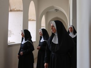 Las exmonjas de Belorado comienzan la mudanza para evitar el desalojo judicial y dicen dejar el convento "en el mejor es