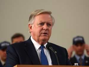 Lindsey Graham insta a Trump a retirar las bases estadounidenses de España