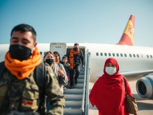 Vídeo | Emotiva chegada a España de 233 cidadáns evacuados de Oriente Próximo nun voo do Exército do Aire