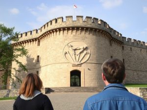 Vecinos de la Obra lanza una ofensiva institucional para exigir la apertura del castillo de Corbeiroa