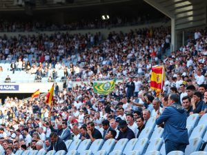 El Real Madrid prohíbe banderas de España y cánticos contra Guardiola en la grada de animación ante el City