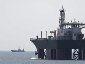 El petróleo vuelve a dispararse tras los ataques en el estrecho de Ormuz