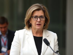 Saiz rechaza cambios en la ley de extranjería para priorizar a los migrantes cualificados