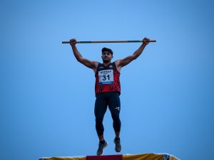 Armand Duplantis supera o seu propio récord mundial de salto con pértiga e alcanza os 6,31 metros: «Por Suecia e pola miña familia»