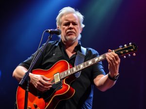 Miguel Ríos volve coa súa xira "El último vals" e actúa mañá en La Laboral de Gijón