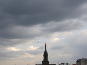 Santiago de Compostela amence con ceo cuberto e posibilidade de chuvias moi leves este venres 13 de marzo