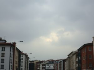 Cielos cubiertos y posibilidad de lluvias ligeras en Vigo este sábado 14 de marzo