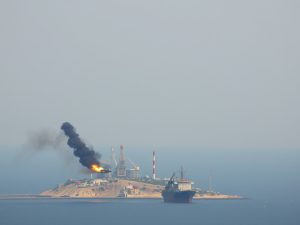 Estados Unidos bombardea la isla de Jark, principal terminal petrolera de Irán